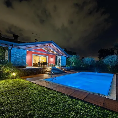 Marina Con Piscina By Wonderful Italy